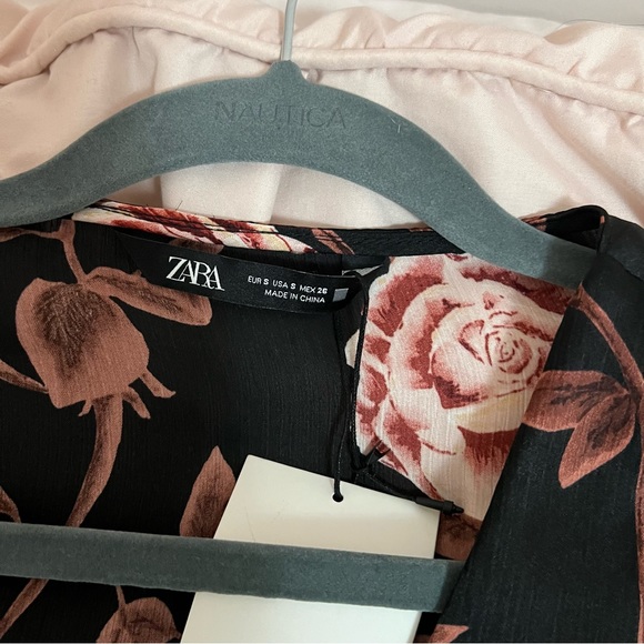 Rose printed Chiffon blouse in black with pink roses in a size US S- Zara - Picture 7 of 9